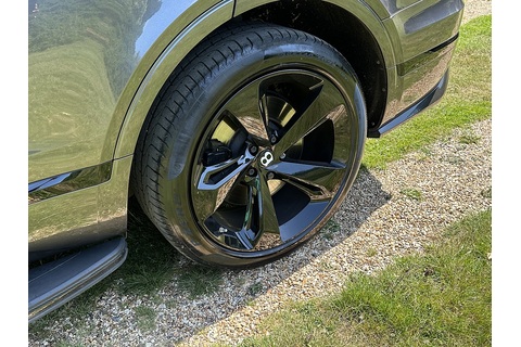 6.0 W12 SUV 5dr Petrol Auto 4WD Euro 6 (s/s) (608 ps)
