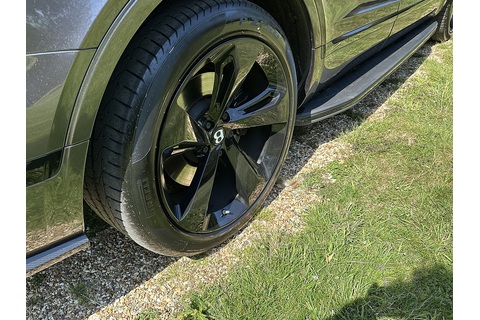 6.0 W12 SUV 5dr Petrol Auto 4WD Euro 6 (s/s) (608 ps)