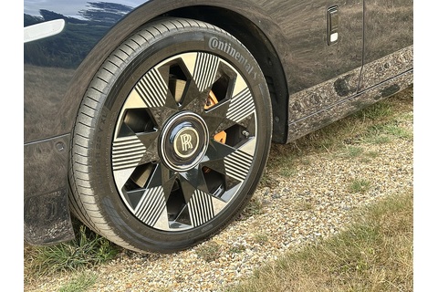 6.75 V12 Saloon 4dr Petrol Auto Euro 6 (571 ps)