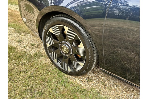 6.75 V12 Saloon 4dr Petrol Auto Euro 6 (571 ps)