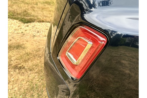6.75 V12 Saloon 4dr Petrol Auto Euro 6 (571 ps)