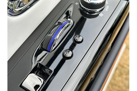 6.75 V12 Saloon 4dr Petrol Auto Euro 6 (571 ps)