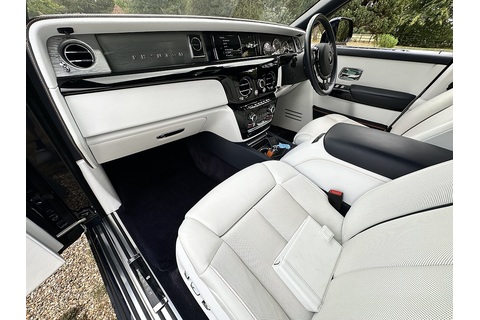 6.75 V12 Saloon 4dr Petrol Auto Euro 6 (571 ps)
