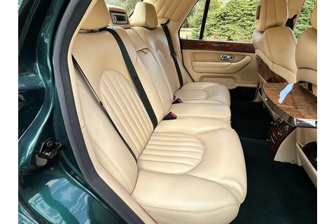 4.4 V8 Saloon 4dr Petrol Automatic (390 g/km, 350 bhp)