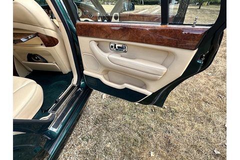 4.4 V8 Saloon 4dr Petrol Automatic (390 g/km, 350 bhp)