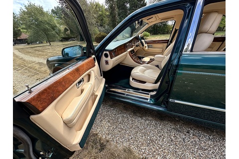 4.4 V8 Saloon 4dr Petrol Automatic (390 g/km, 350 bhp)