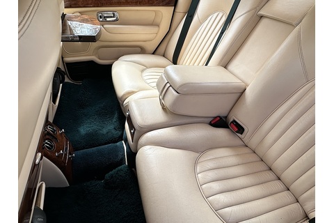 4.4 V8 Saloon 4dr Petrol Automatic (390 g/km, 350 bhp)