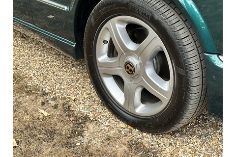 4.4 V8 Saloon 4dr Petrol Automatic (390 g/km, 350 bhp)