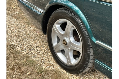 4.4 V8 Saloon 4dr Petrol Automatic (390 g/km, 350 bhp)