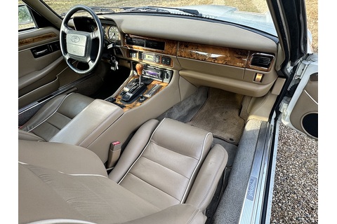 Convertible Saloon 5998 Automatic Petrol
