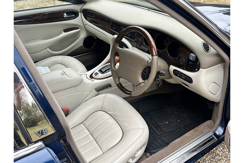Jaguar V8 Xj SE  LWB Xj8 Se - U394