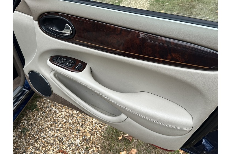 Jaguar V8 Xj SE  LWB Xj8 Se - U394