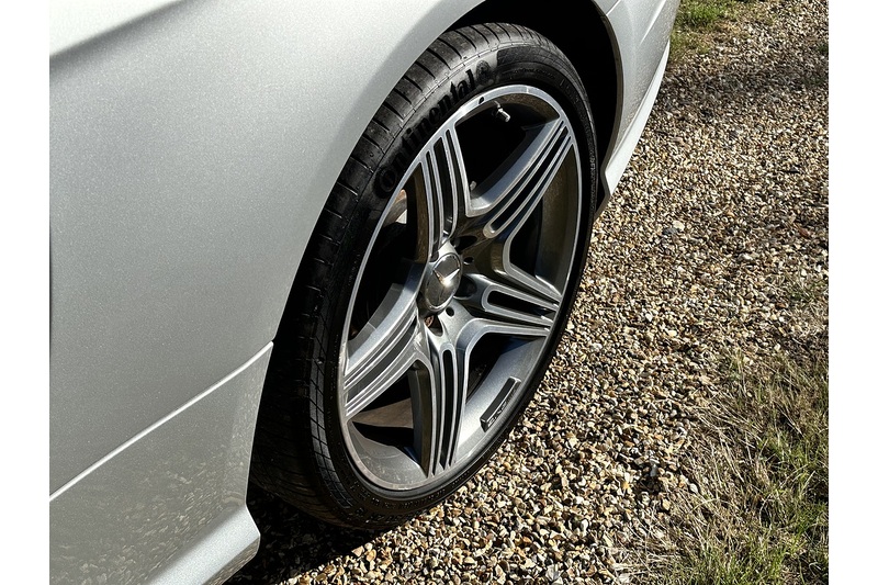 Mercedes-Benz SL SL63 V8 AMG - U398