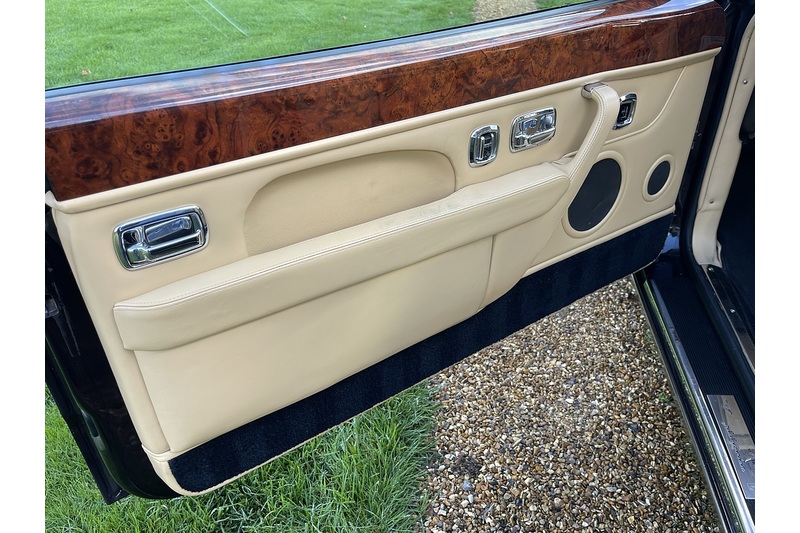 Bentley Azure  - U400