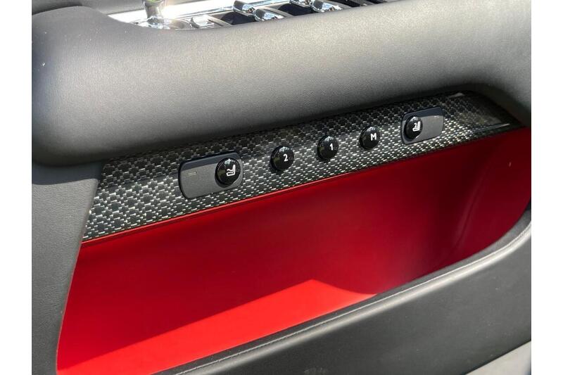 Rolls-Royce Black Badge Dawn V12 - U402