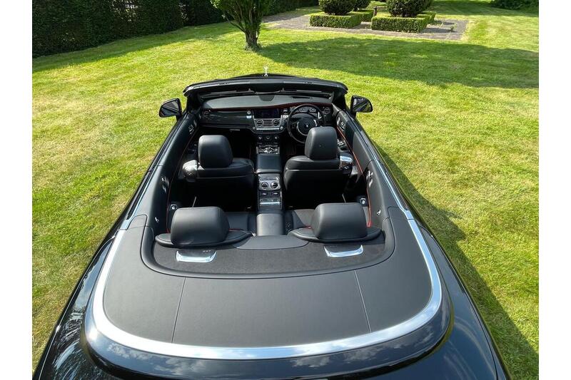 Rolls-Royce Black Badge Dawn V12 - U402