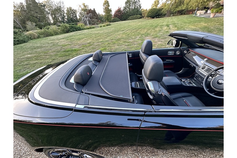 Rolls-Royce Black Badge Dawn V12 - U402
