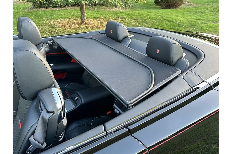 Rolls-Royce Black Badge Dawn V12 - U402