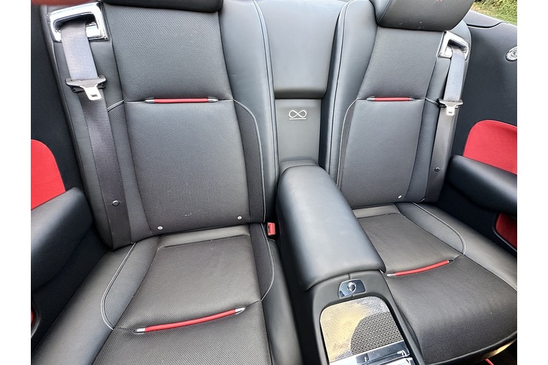 Rolls-Royce Black Badge Dawn V12 - U402
