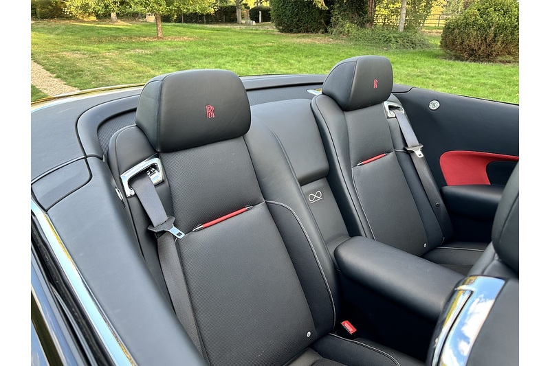 Rolls-Royce Black Badge Dawn V12 - U402