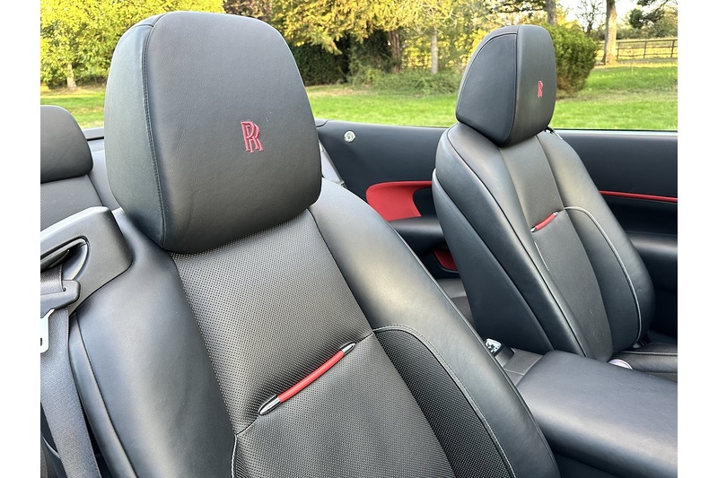 Rolls-Royce Black Badge Dawn V12 - U402