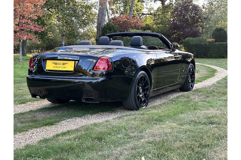 Rolls-Royce Black Badge Dawn V12 - U402