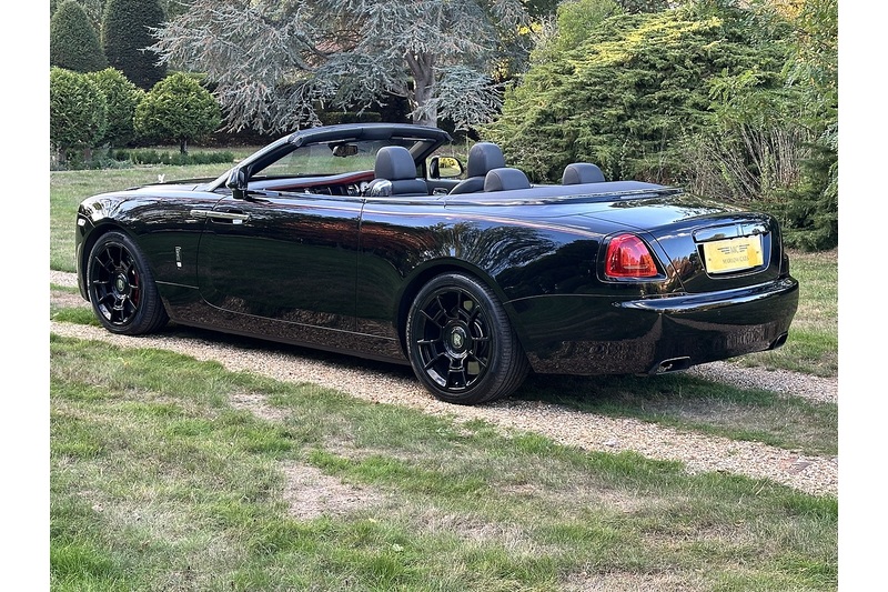 Rolls-Royce Black Badge Dawn V12 - U402