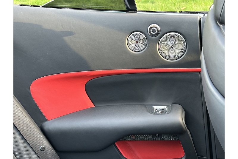 Rolls-Royce Black Badge Dawn V12 - U402