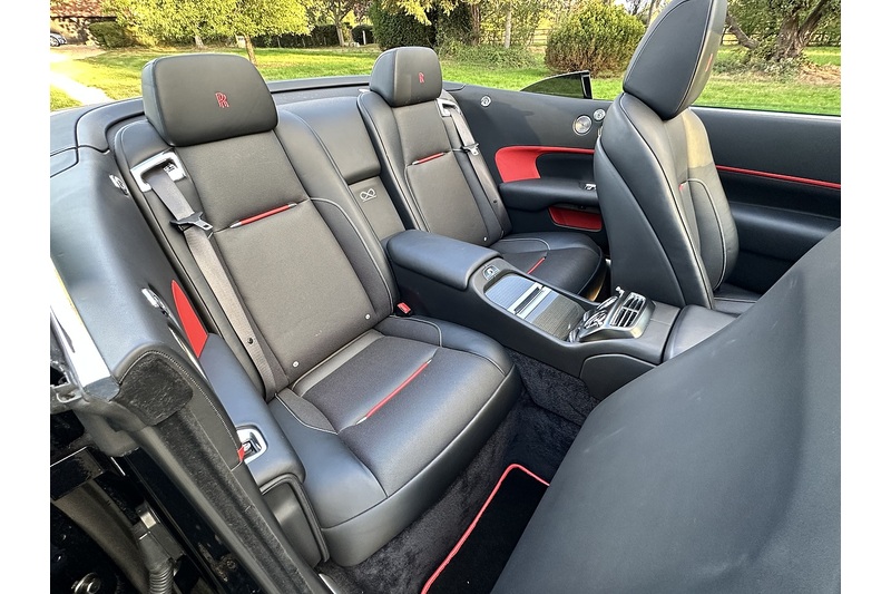 Rolls-Royce Black Badge Dawn V12 - U402