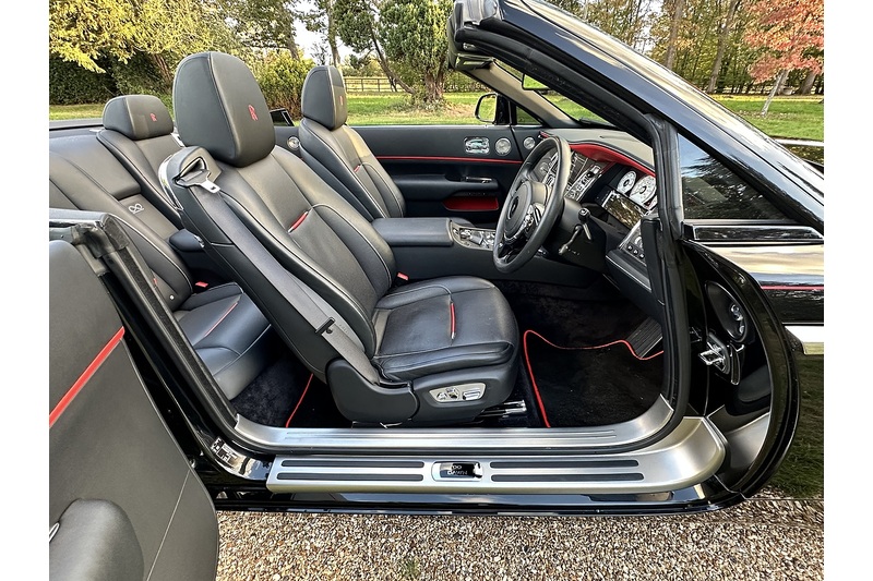 Rolls-Royce Black Badge Dawn V12 - U402