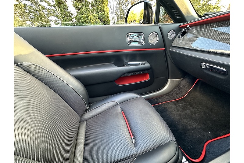 Rolls-Royce Black Badge Dawn V12 - U402