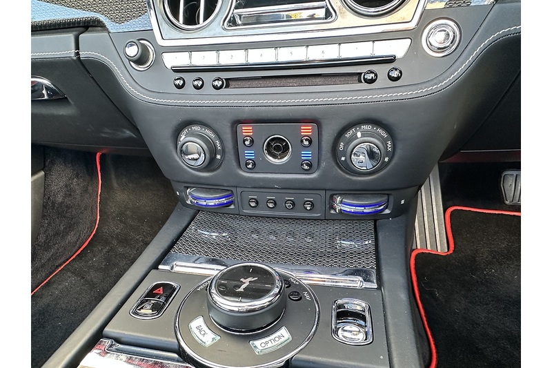 Rolls-Royce Black Badge Dawn V12 - U402