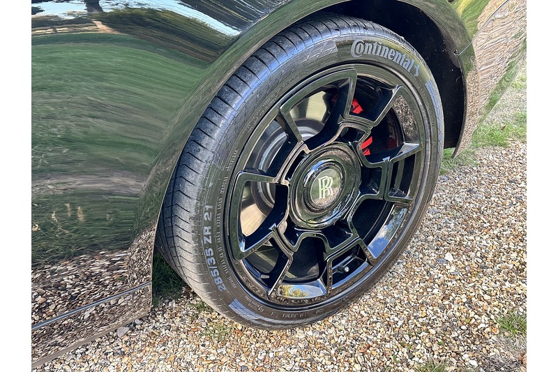 Rolls-Royce Black Badge Dawn V12 - U402