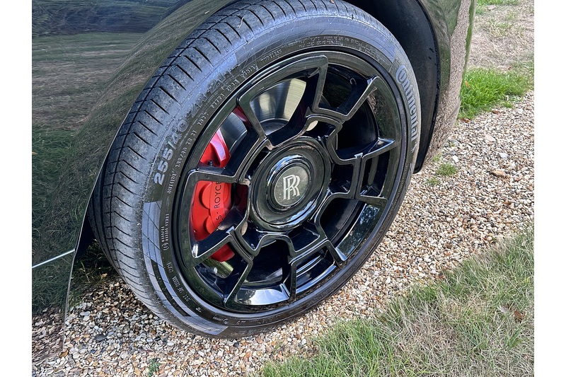 Rolls-Royce Black Badge Dawn V12 - U402