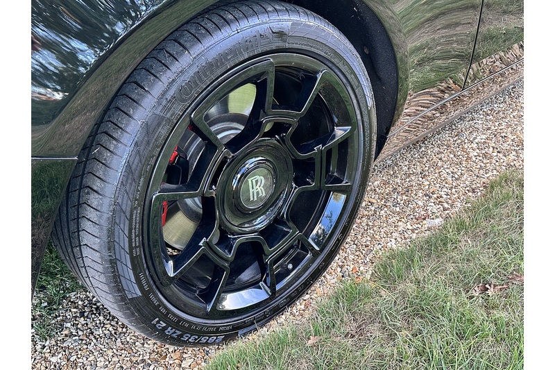 Rolls-Royce Black Badge Dawn V12 - U402