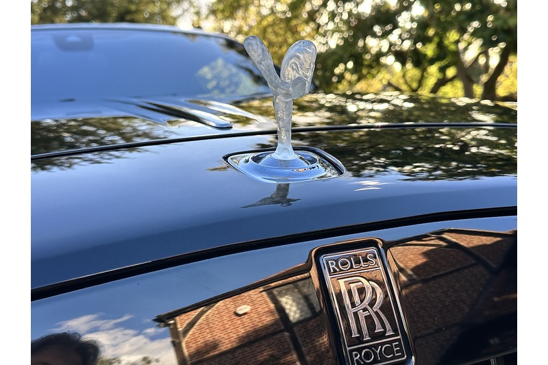Rolls-Royce Black Badge Dawn V12 - U402