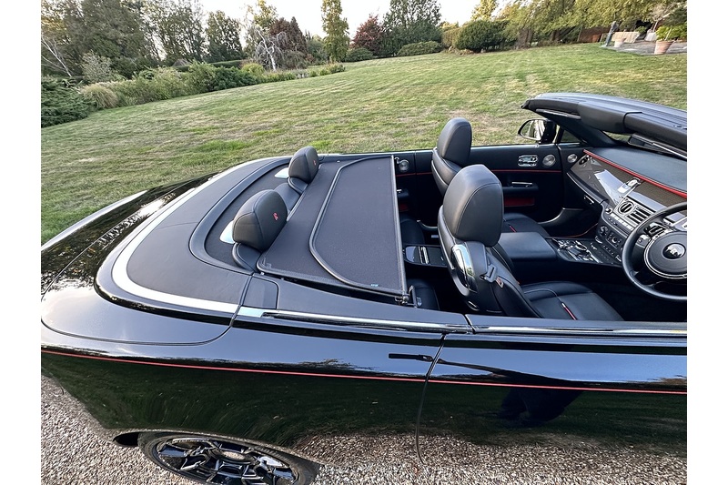 Rolls-Royce Black Badge Dawn V12 - U402