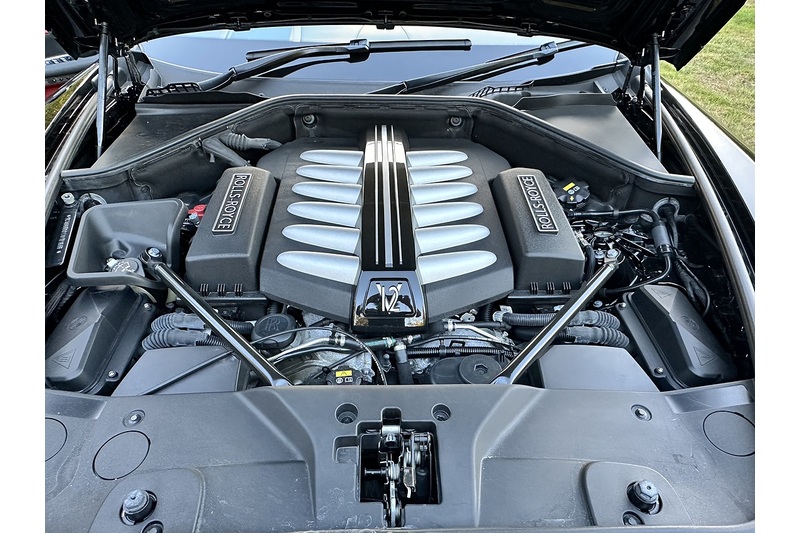 Rolls-Royce Black Badge Dawn V12 - U402