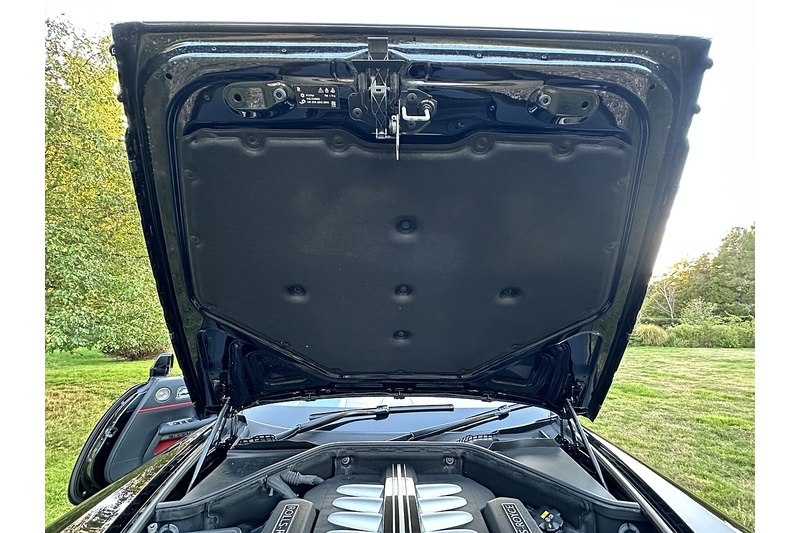 Rolls-Royce Black Badge Dawn V12 - U402