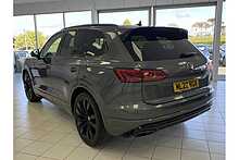 22/22 Volkswagen Touareg 3.0 TSI V6 335PS Black Edition