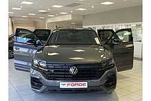 22/22 Volkswagen Touareg 3.0 TSI V6 335PS Black Edition