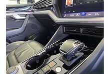 22/22 Volkswagen Touareg 3.0 TSI V6 335PS Black Edition