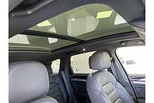 22/22 Volkswagen Touareg 3.0 TSI V6 335PS Black Edition