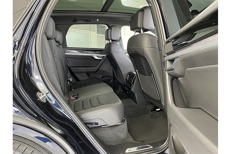 Volkswagen 3.0 TDI V6 Black Edition SUV 5dr Diesel Tiptronic 4Motion Euro 6 (s/s) (286 ps)