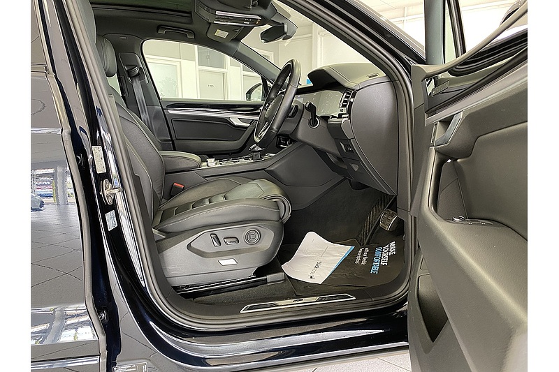 Volkswagen 3.0 TDI V6 Black Edition SUV 5dr Diesel Tiptronic 4Motion Euro 6 (s/s) (286 ps)