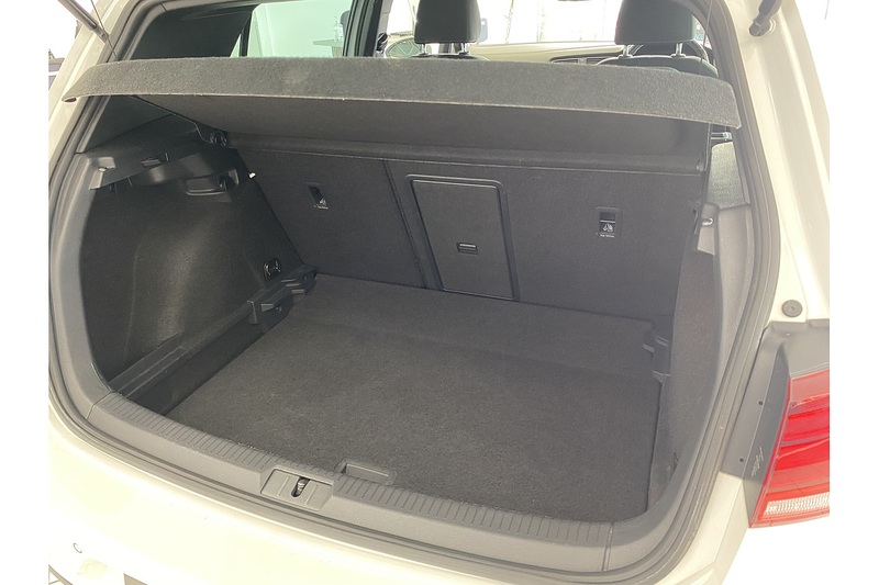 Volkswagen R-Line Tsi Evo Dsg 1.5 5dr Hatchback Semi Auto Petrol