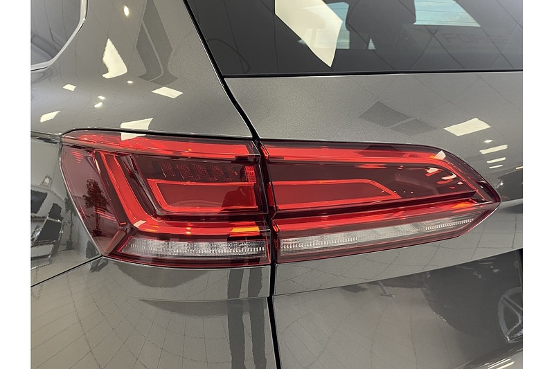 Volkswagen 3.0 TDI V6 SEL Tech SUV 5dr Diesel Tiptronic 4Motion Euro 6 (s/s) (286 ps)