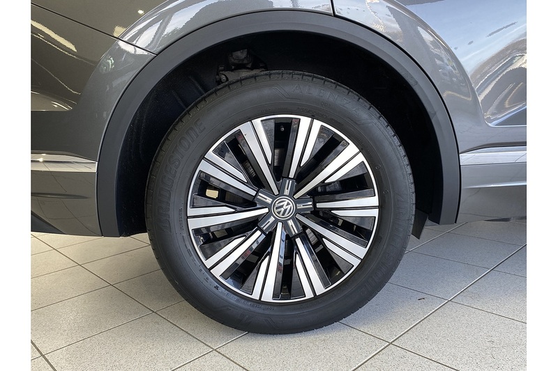 Volkswagen 3.0 TDI V6 SEL Tech SUV 5dr Diesel Tiptronic 4Motion Euro 6 (s/s) (286 ps)