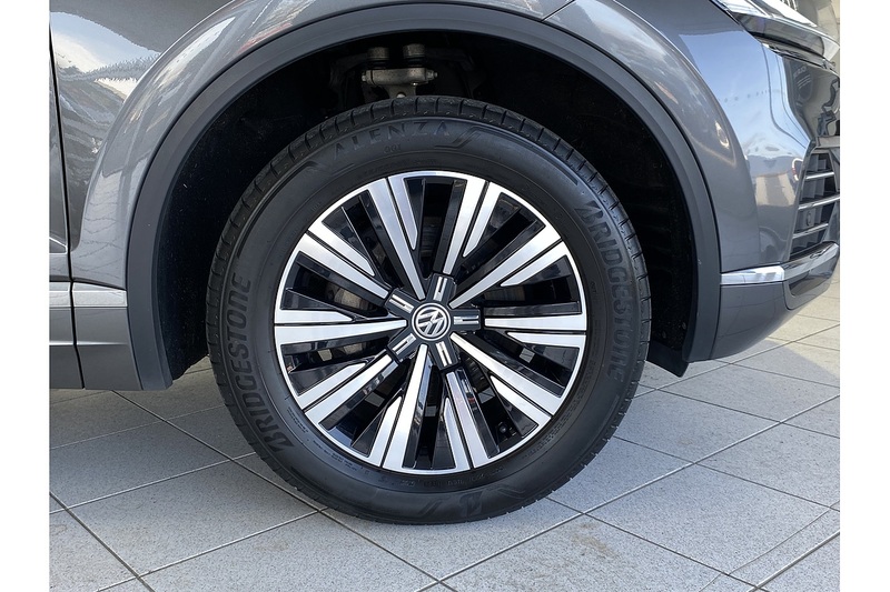 Volkswagen 3.0 TDI V6 SEL Tech SUV 5dr Diesel Tiptronic 4Motion Euro 6 (s/s) (286 ps)