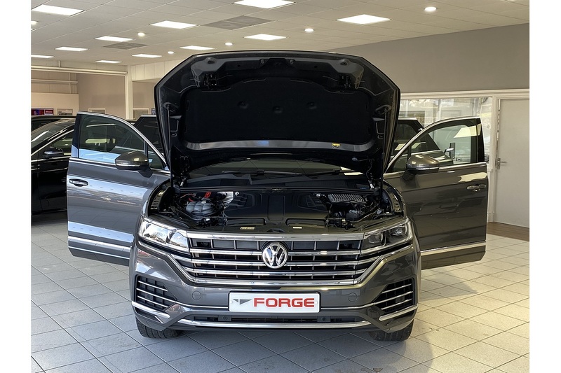 Volkswagen 3.0 TDI V6 SEL Tech SUV 5dr Diesel Tiptronic 4Motion Euro 6 (s/s) (286 ps)